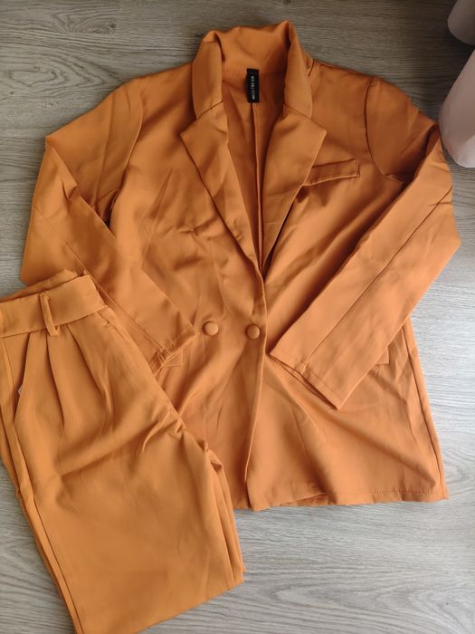 Conjunto blazer e calça c/etiqueta