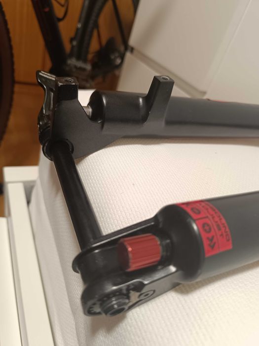 Suspensão Fox 27.5 Evolution Series 32 com 130mm, para roda 27.5