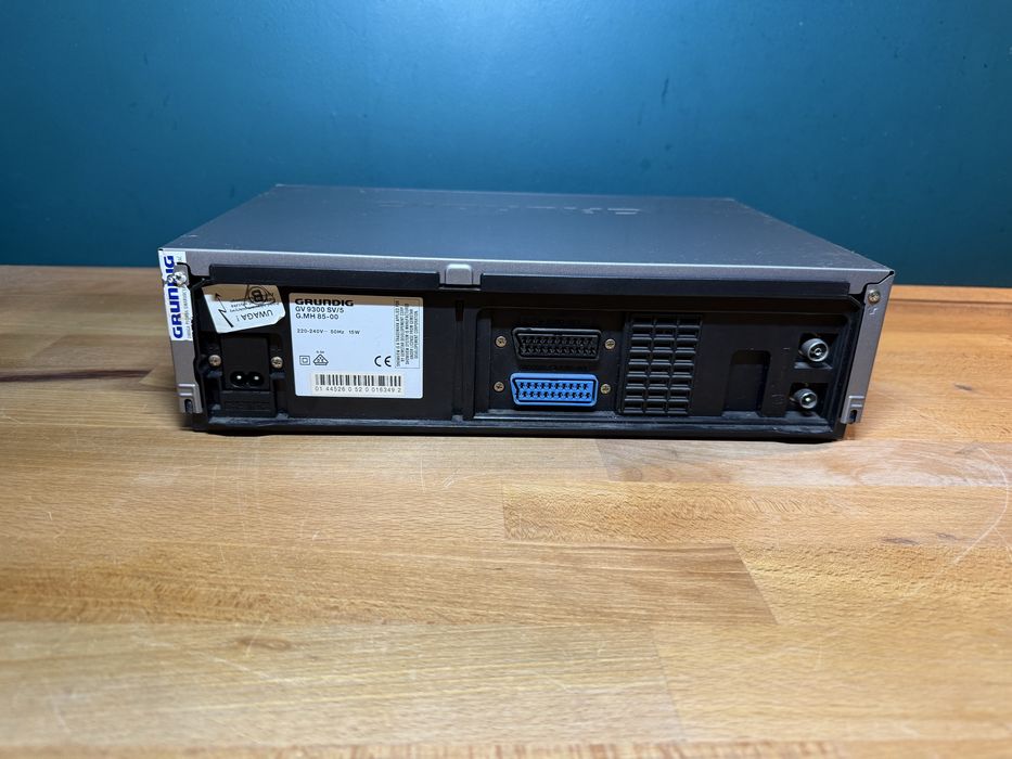 Magnetowid GRUDING GV 9300 sprawny z pilotem