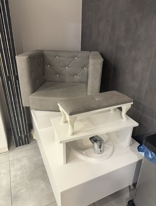 Obrotowy fotel do pedicure z podnozkiem