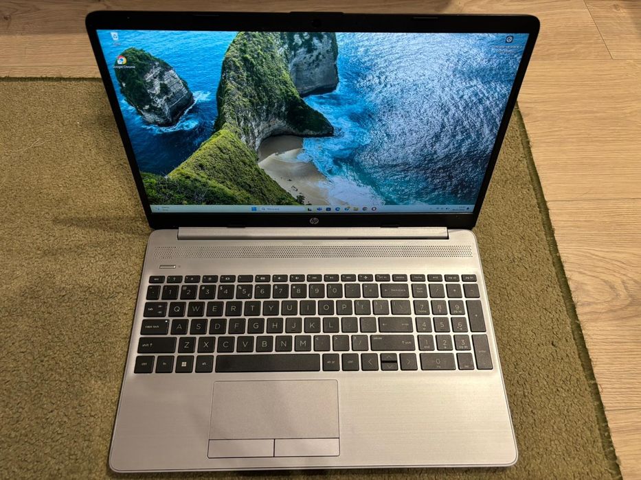 Laptop HP 250 G8 Notebook  Windows 11 HomePC + ładowarka 
Procesor: 11