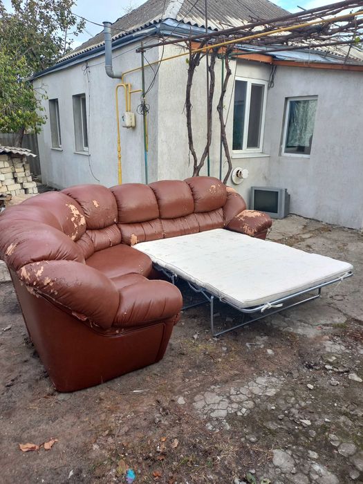 Продам диван уголок (дермантин)