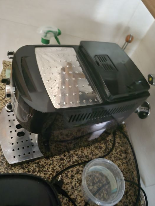 Máquina Delonghi moagem de café
