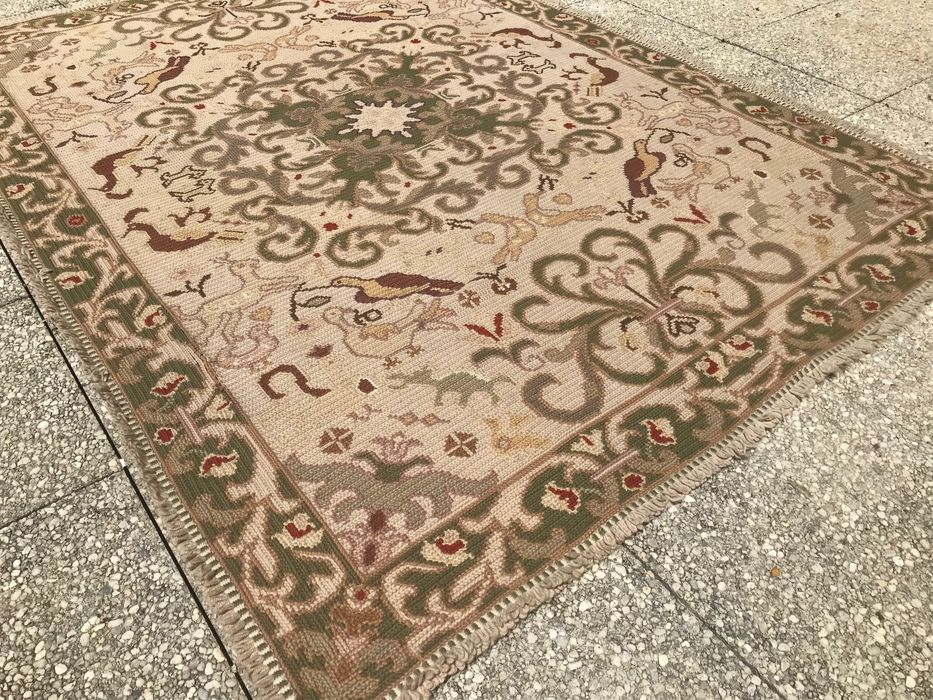 Tapete de Arraiolos - beges e verde - 1.44 x 2 m