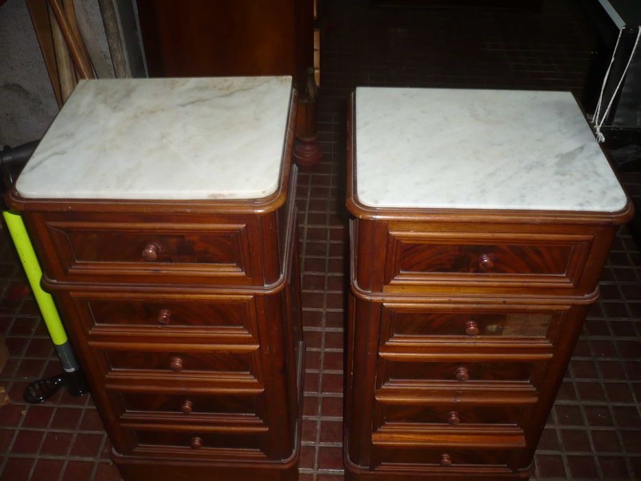 Cómodas e Oratório e Mesas de Cabeceira