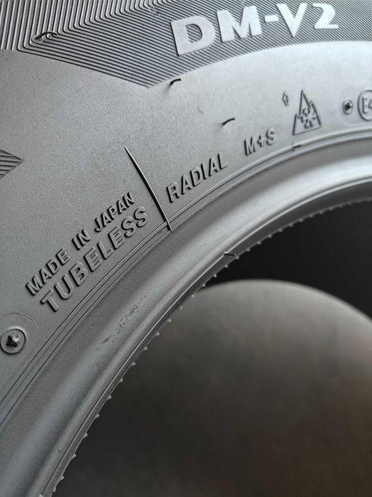 R18 255 60 шини зимові Bridgestone Blizzak DM-V2 як нові арктичні липучки