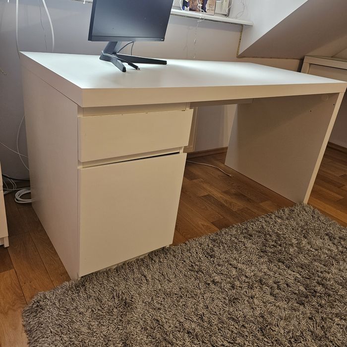 Białe biurko IKEA MALM z szufladą i szafką
