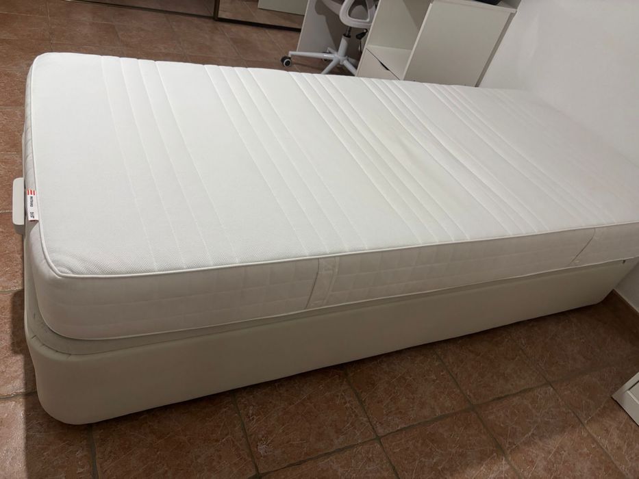 Base Sommier com Colchão (IKEA)