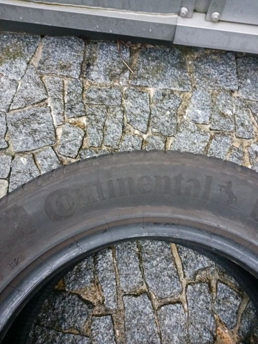 Vendo pneus semi-novos 225/55/16 Continental
