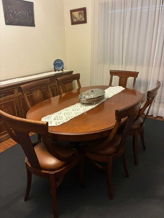 conjunto sala de jantar: mesa extensível, cadeiras, louçeiro, aparador
