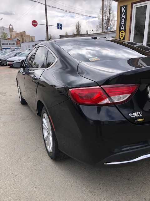 Chrysler 200 (2015) – Стильний седан у гарному стані + гума Michelin!