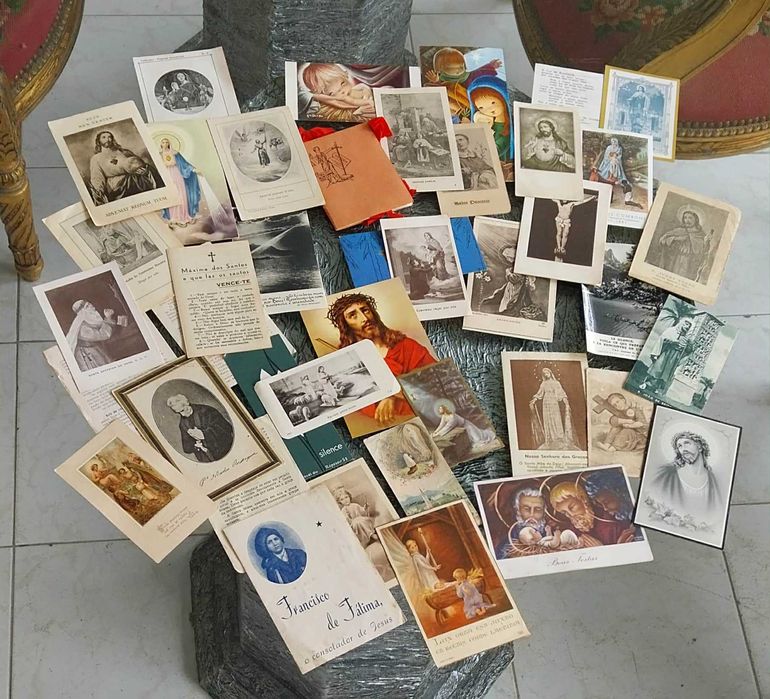 Coleção com cerca de 40 Santinhos Religiosos ou Pagelas Devocionais