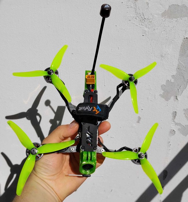 Dron FPV 5" Long Range / Cinematic | ELRS 2.4 | GPS | 4–6S | BT Config