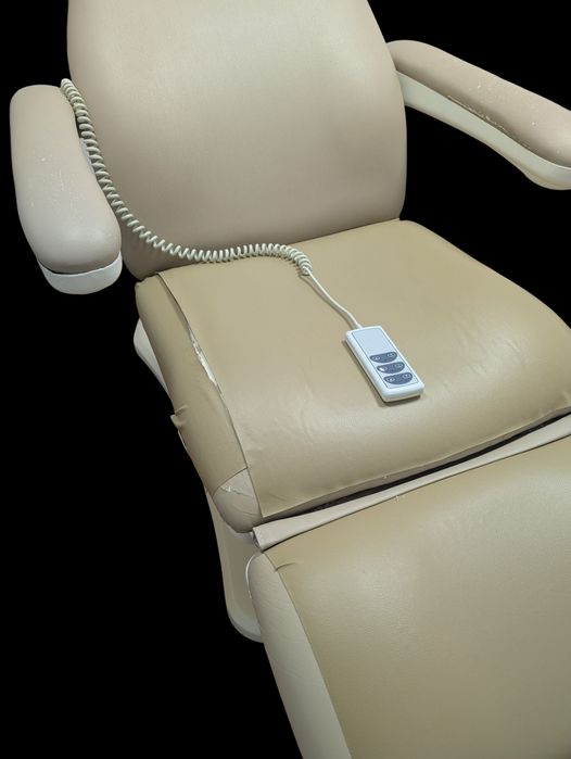 Fotel kosmetyczny elektryczny beżowy kosmetolog podolog pilot zabiegi
