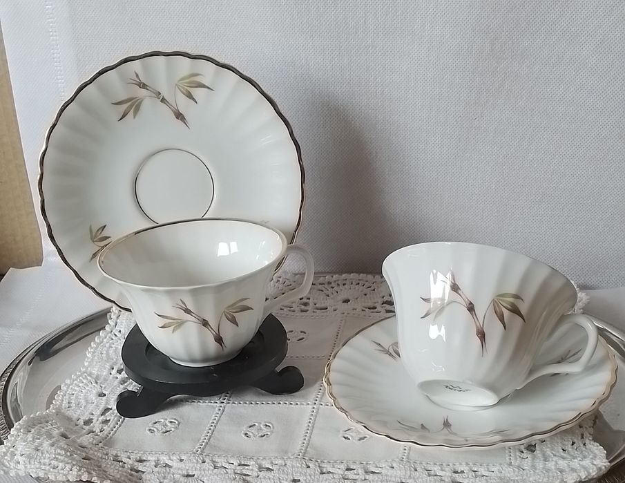 2 chávenas de chá com pires em porcelana Vista Alegre
