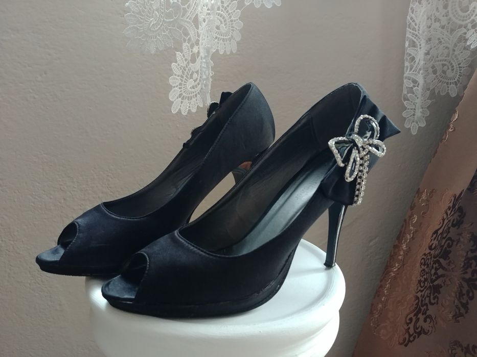 Szpilki półbuty rozmiar 38 platforma CZARNE satyna kokardka szpilki