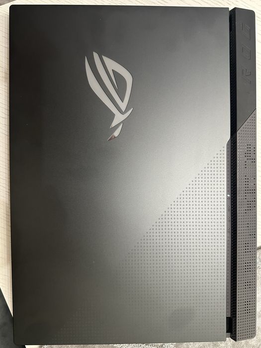 Ноутбул asus rog strix