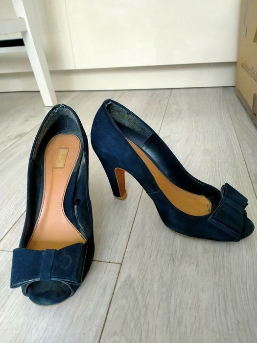 Granatowe szpilki buty skórzane Stradivarius 37