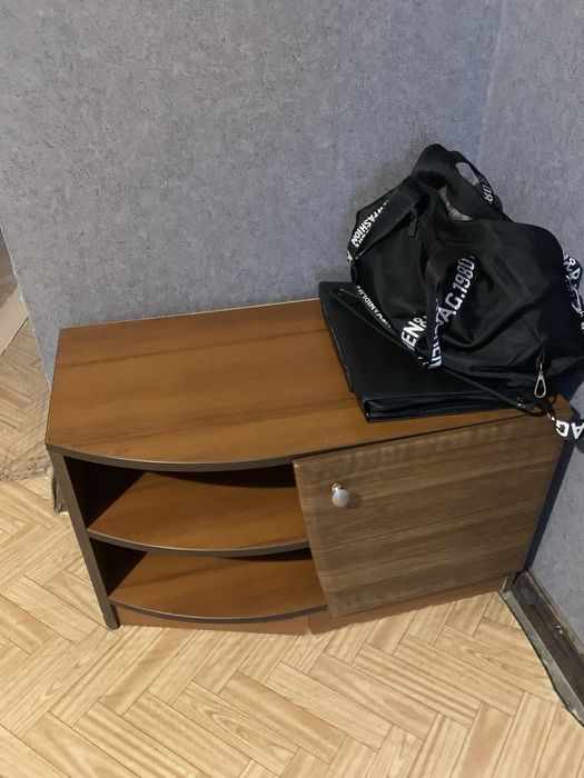 Небольшая стенка доя комнаты или дачи