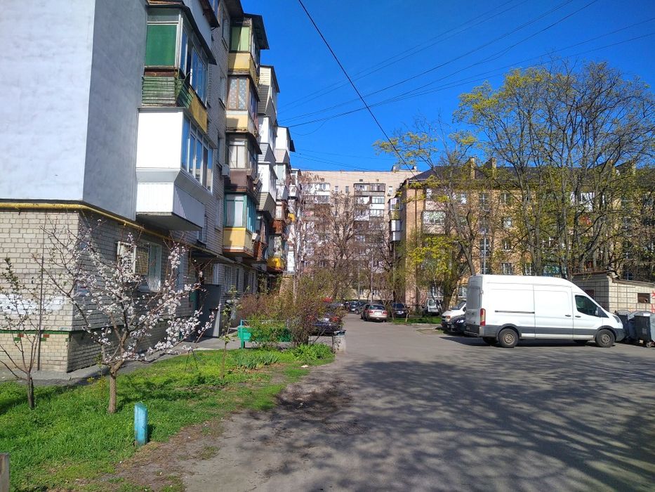 3 этаж. Газ. Улица Новодарницкая, 32.Продам 1 комн. кв.