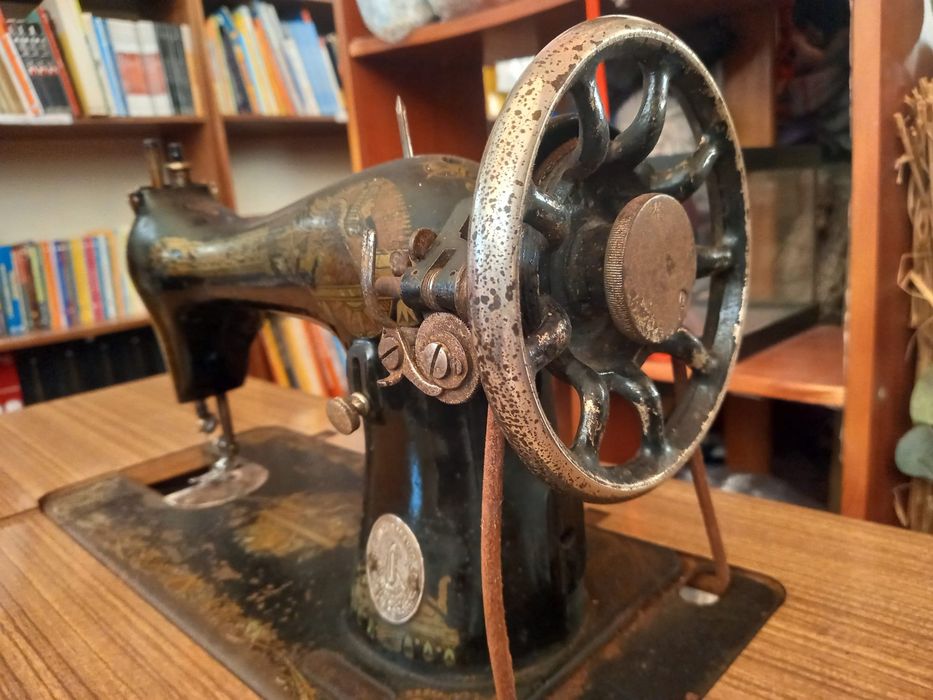 Maquina de costura antiga