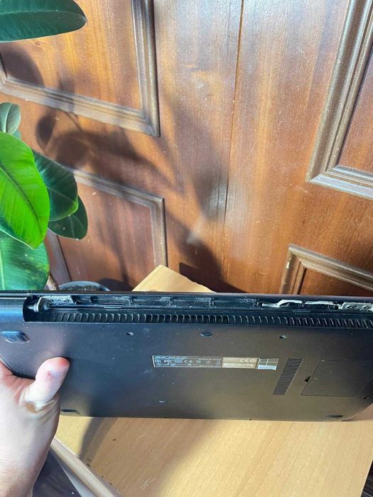 Computador Asus "X555L" a funcionar