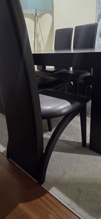 Mesa de Jantar Extensível e 6 Cadeiras Couro Preto
