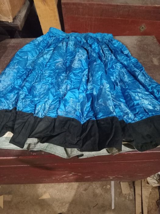 Продам старовинні речі, полотно з натурального льону хустки, сорочки,