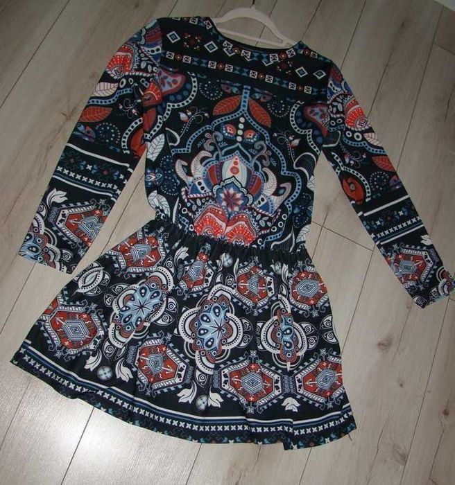 Sukienka tunika damska w rozmiarze S idealna do kozaków