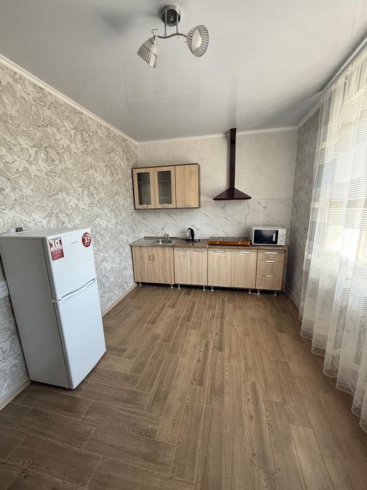 Здається 1 км. Квартира