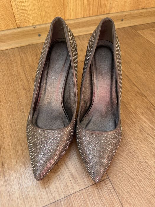 Продам туфли нарядные