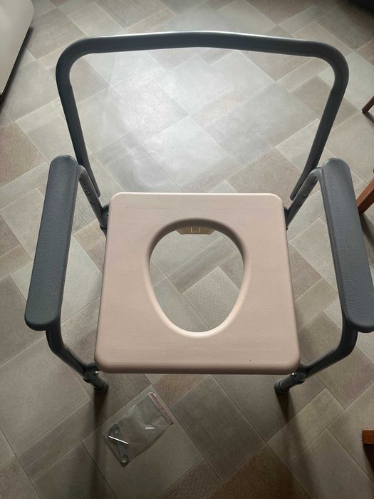 Стул-туалет, повністю розбирається, компактний, новий, 2200 грн.