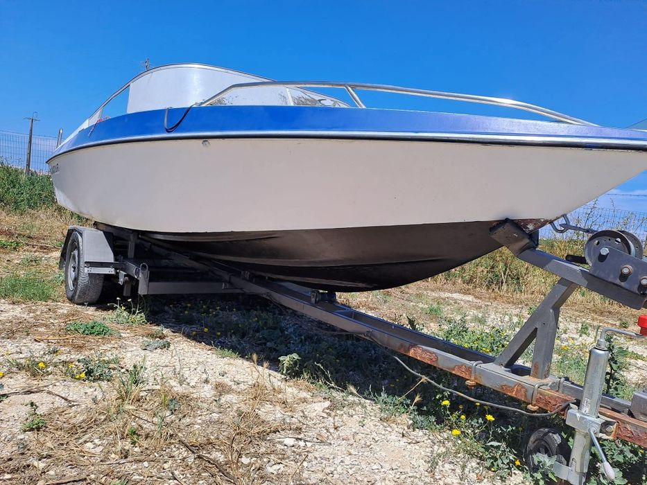 Efectua se trabalhos em fibra de vidro