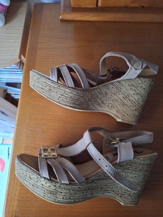 Sandálias de Cunha Castanhas T: 35 MAX