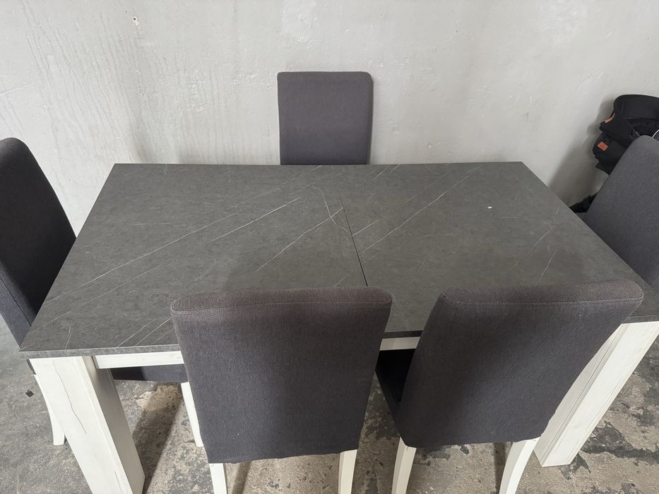 Mesa de jantar com cadeiras