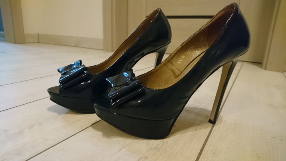 Lakierkowe szpilki, rozm. 38