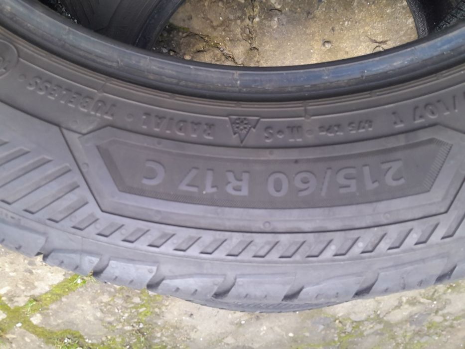 Шини 215/ 60 17C.