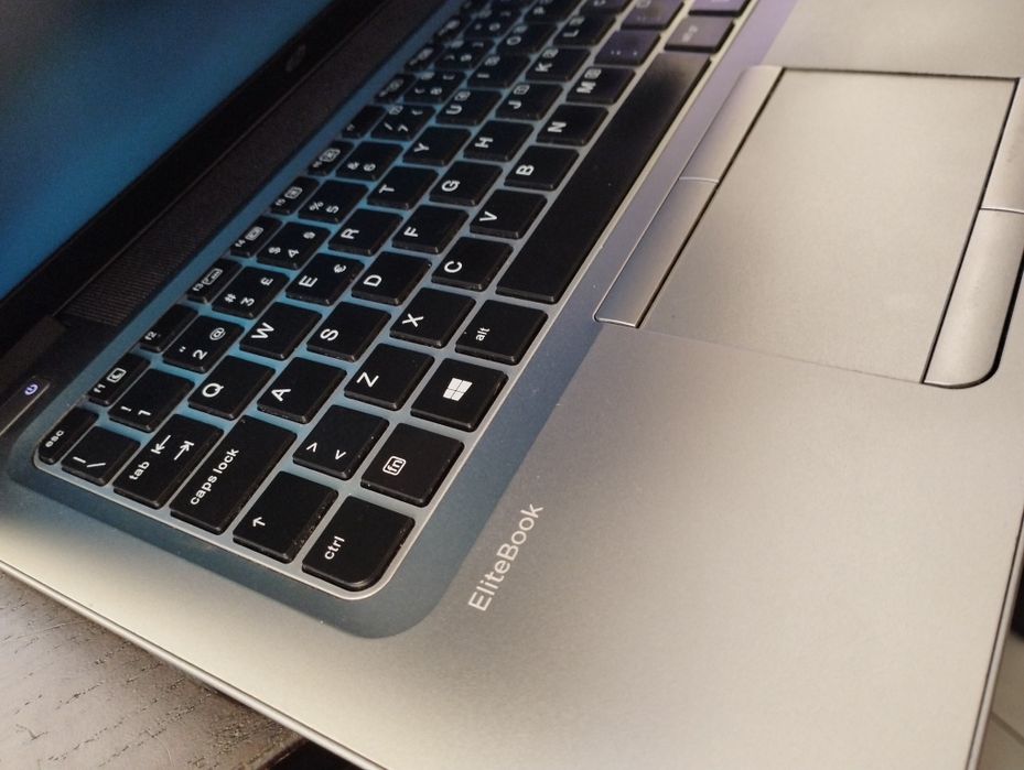 HP EliteBook 840 G4 - I5 // 8 Gb RAM // 256 Gb SSD