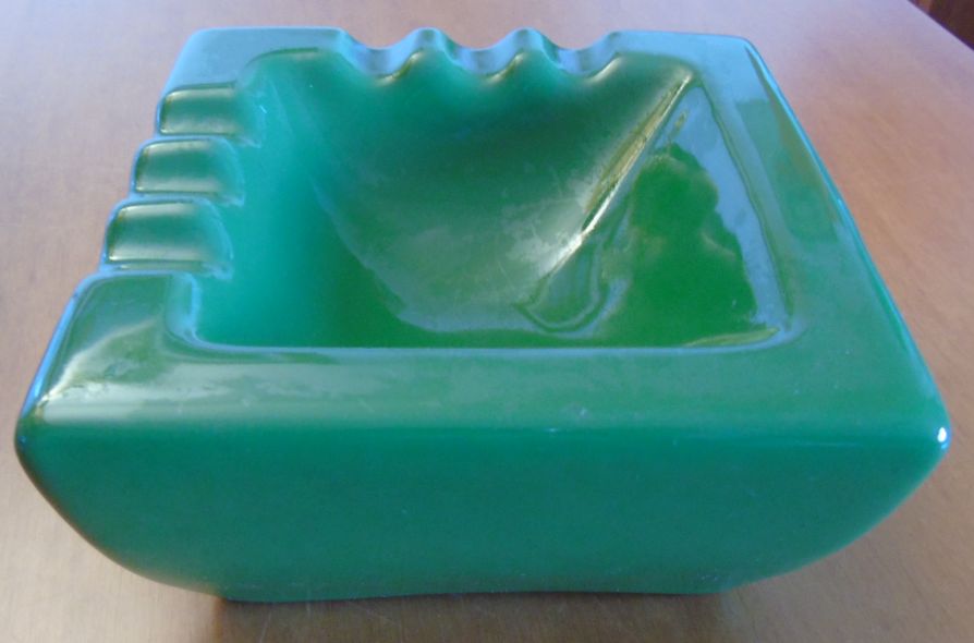 Cinzeiro em faiança da Fábrica de Loiça de Sacavém