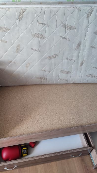 Продам два підліткових ліжка