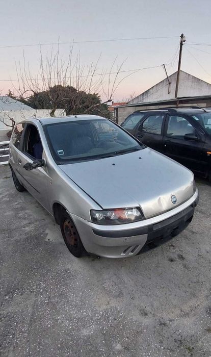Para Peças Fiat Punto de 2000 com boa mecânica