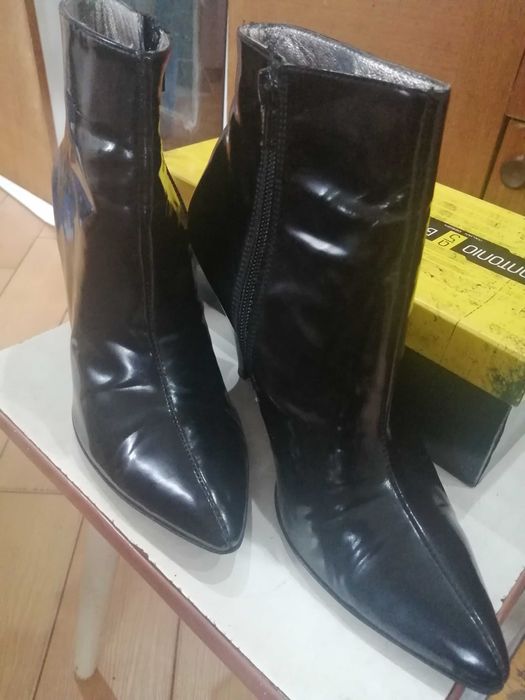 Ботиночки -Турция, лаковые натуральные ,на широкую ножку, размер 39