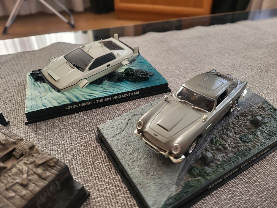 4x modele 007 James Bond 1:43