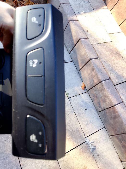 Przełączniki grzanych foteli, AUX,iPod, USB HYUNDAI IX 35, 93310-2Y800
