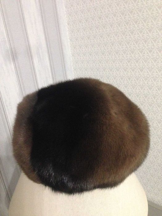 Красивый и качественный берет из норки