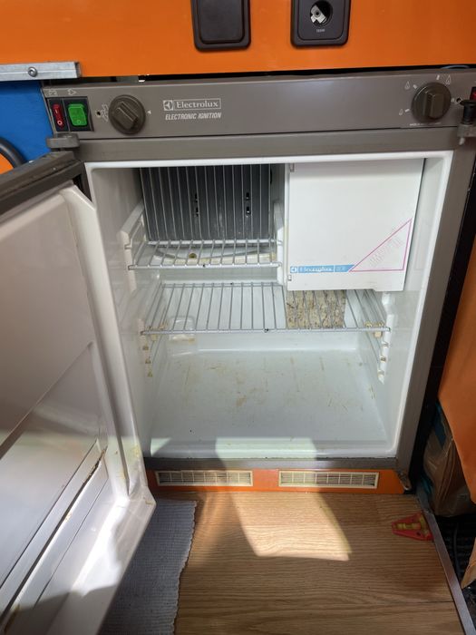 Frigorífico trivalente Electrolux caravana