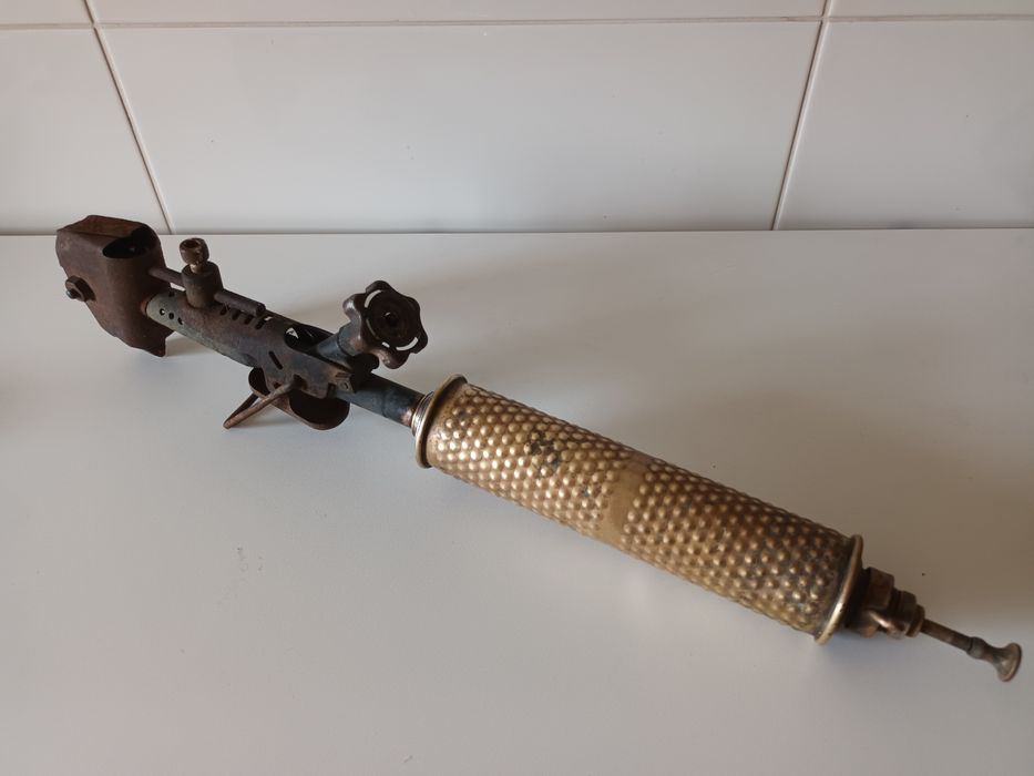 Maçarico de pressão Primus N⁰ 890 em latão e ferro