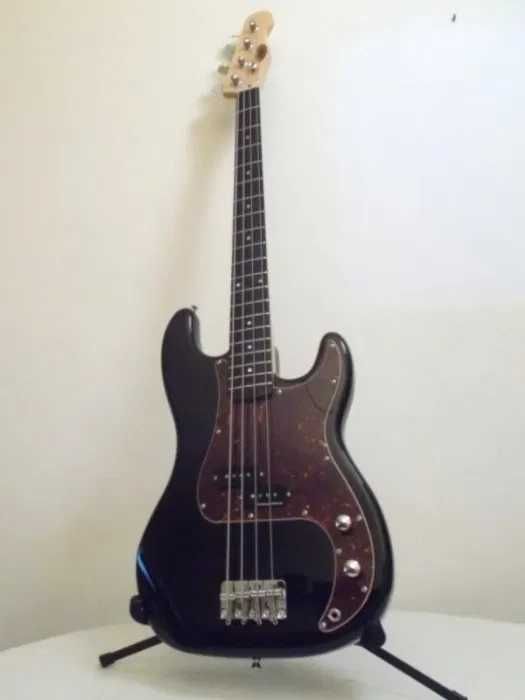 Baixos novos JMS com garantia. Modelos únicos montados à mão.