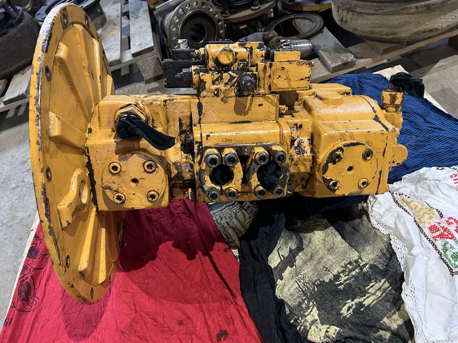 Liebherr A902 R902 pompa hydrauliczna LPVD075