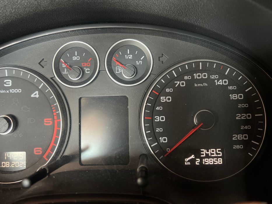 Audi A3 Cabrio 1.6 TDi S-line
Audi A3 Cabrio 1.6 TDi S-line